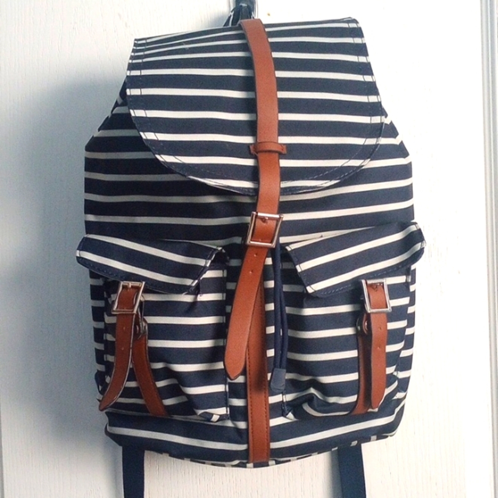 New No Boundaries Women’s Cargo Backpack Summer Vacation Bag Navy White Stripe